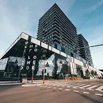 Modern 2Br Apartment With Pool & City Views