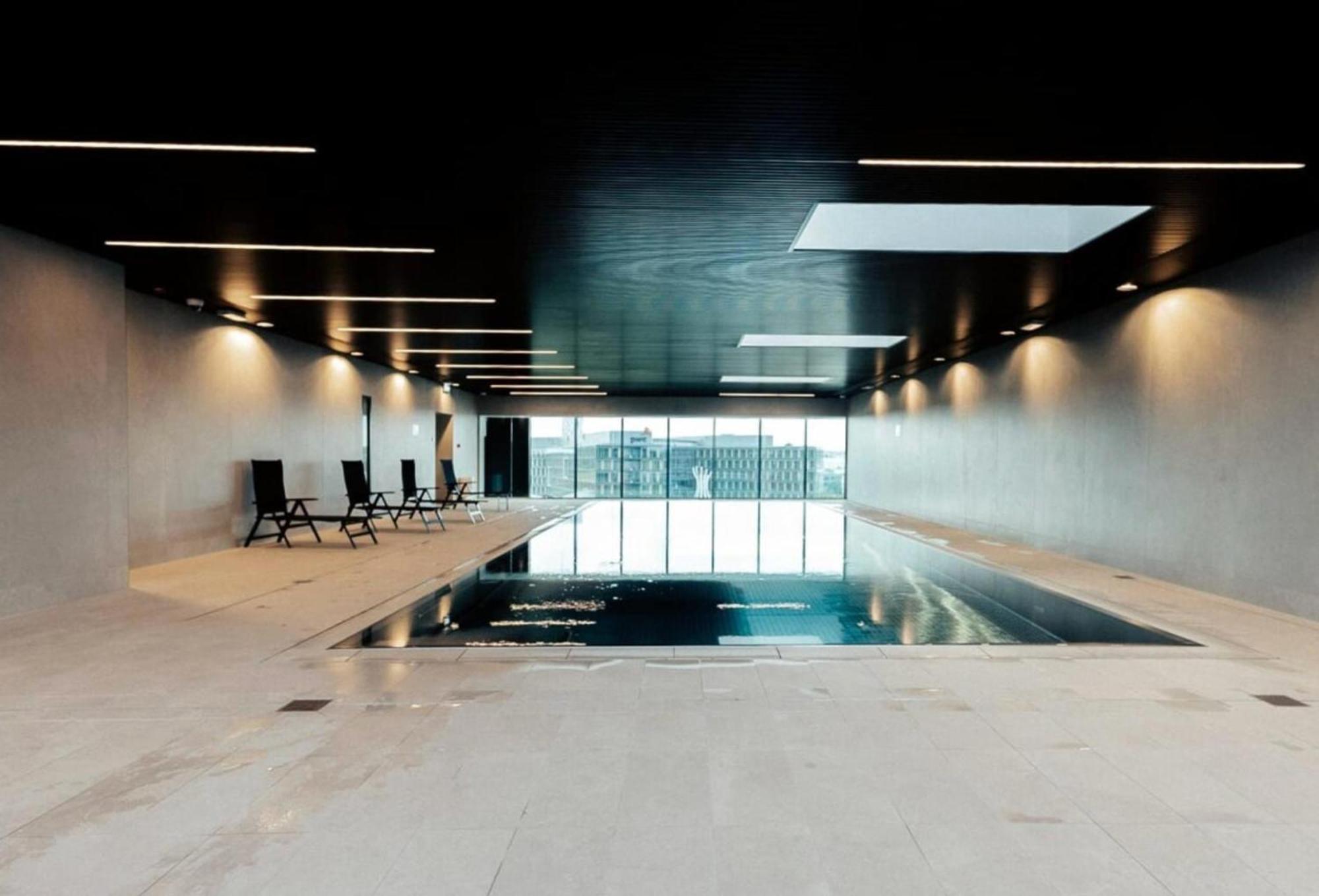 Modern 2br With Pool & City Views